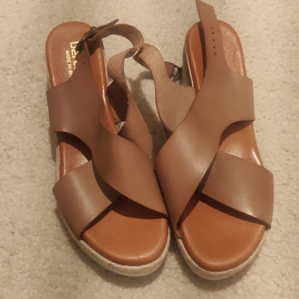 Bertuchi Leather Cross-Band wedge Side Buckle Slip On Sandals Sz 9.5
